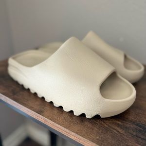 ADIDAS YEEZY SLIDES BONE 11